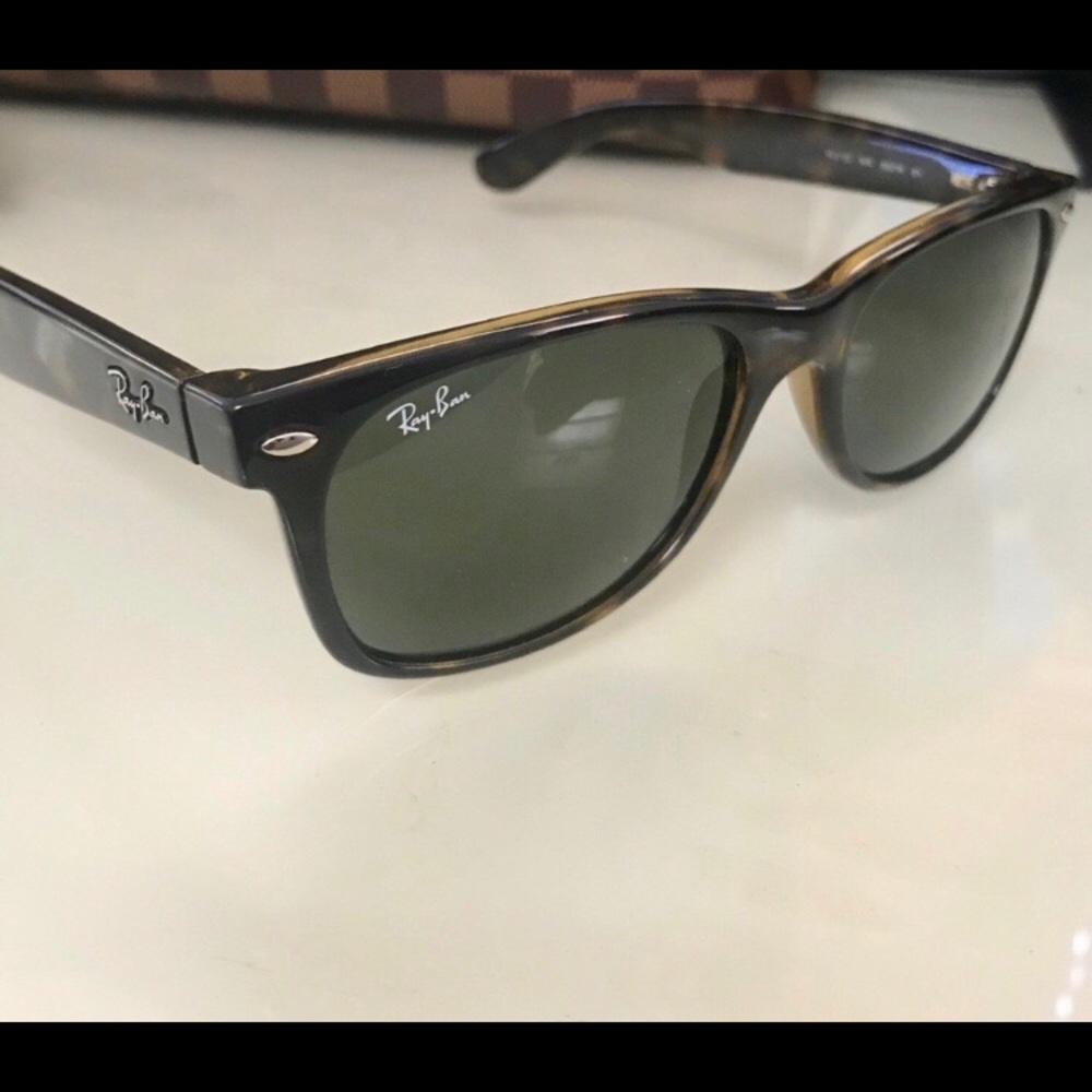 Rayban Wayfarer Sunglasses with case